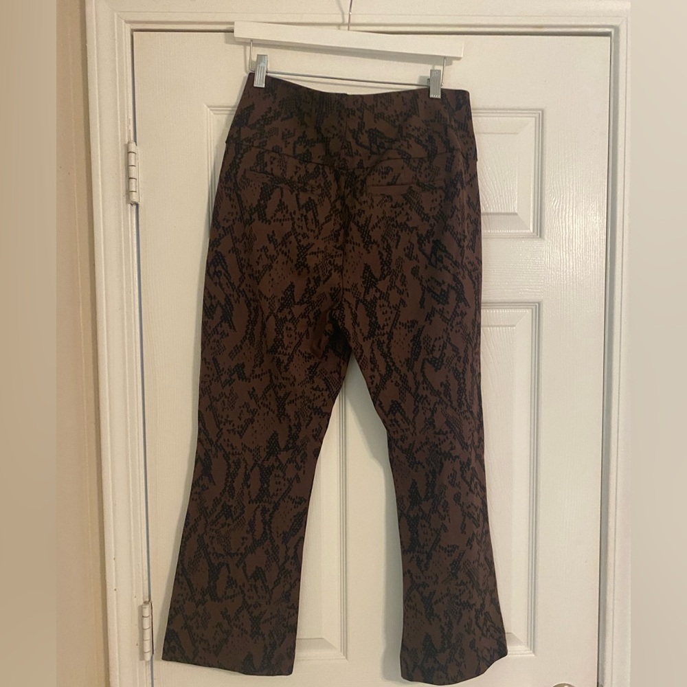 Cabi. Women’s Brown Snake-Print Pants/Leggings. Medium. NWOT. - Picture 2 of 7